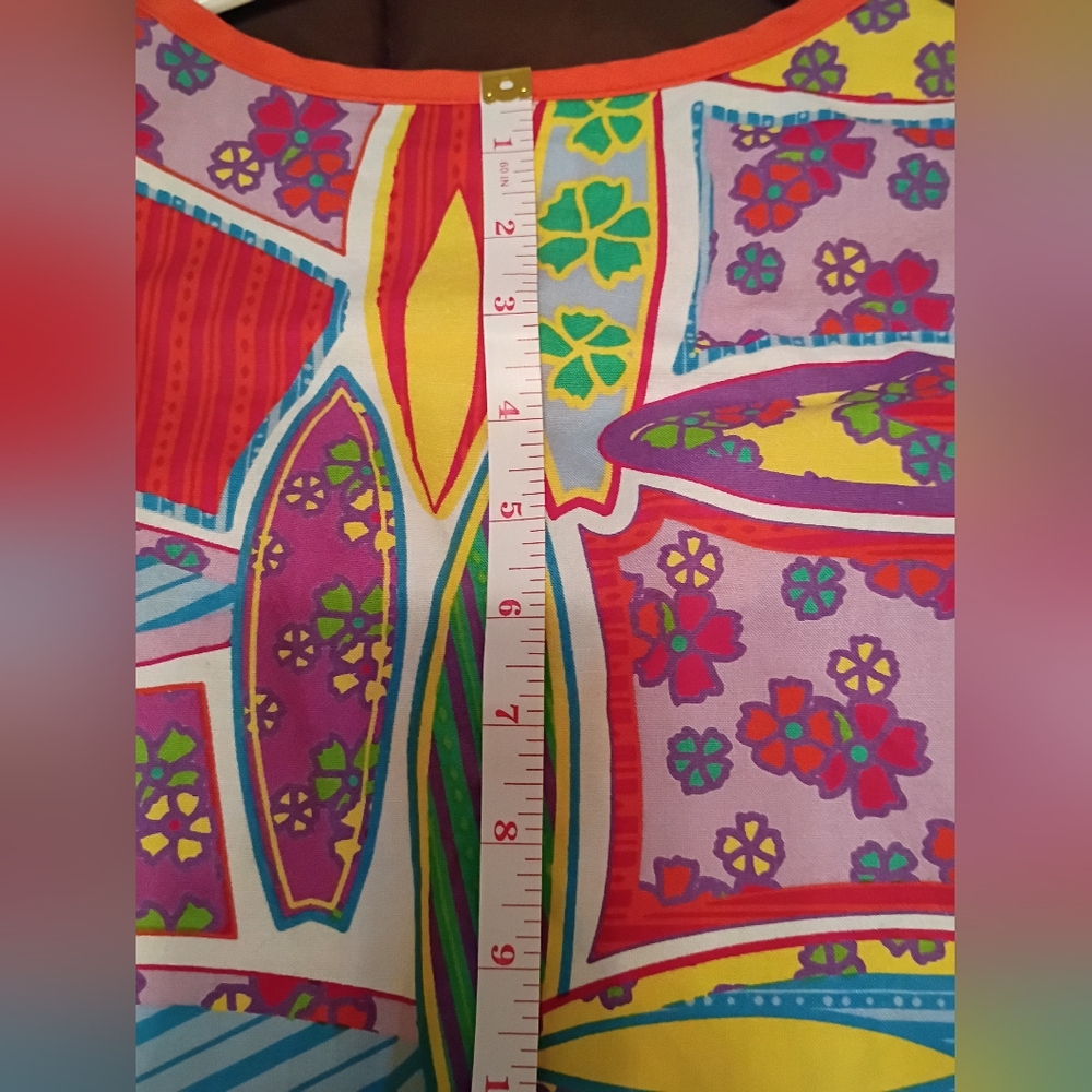 Dickies XS V-Neck Scrub Top | Vibrant Retro Abstract Floral | 2 Pockets - Picture 8 of 9